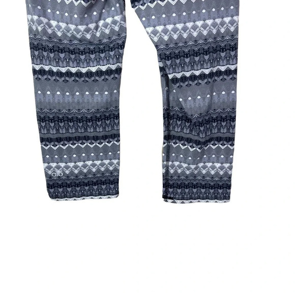 Alo Yoga Cropped Leggings Fair Isle Geometric Print Stretch Gray Size Small - Picture 7 of 9
